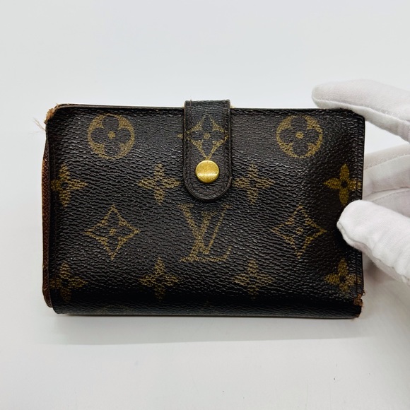 Louis Vuitton Handbags - Louis Vuitton Kisslock monogram wallet